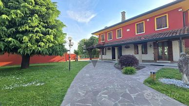 CASA SINGOLA PER 2 NUCLEI + ANNESSI