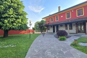 CASA SINGOLA PER 2 NUCLEI + ANNESSI