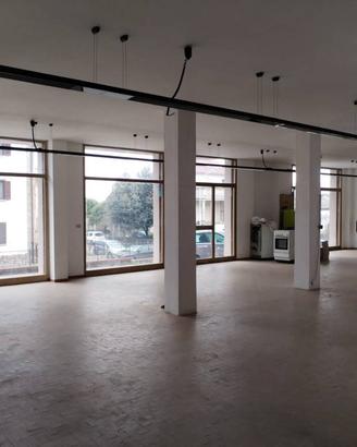 Attività / Licenza di 330 m² con 2 locali a San Gi