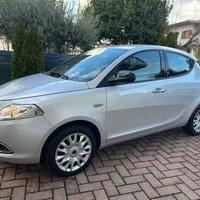 Lancia Ypsilon 1.2 69 CV 5 porte GPL Ecochic Plati
