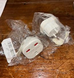 Set. nr 2 adattatori da spina UK a ITALIA