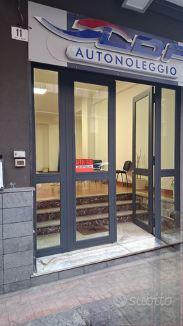 Bottega di fronte villa comunale di Paternò