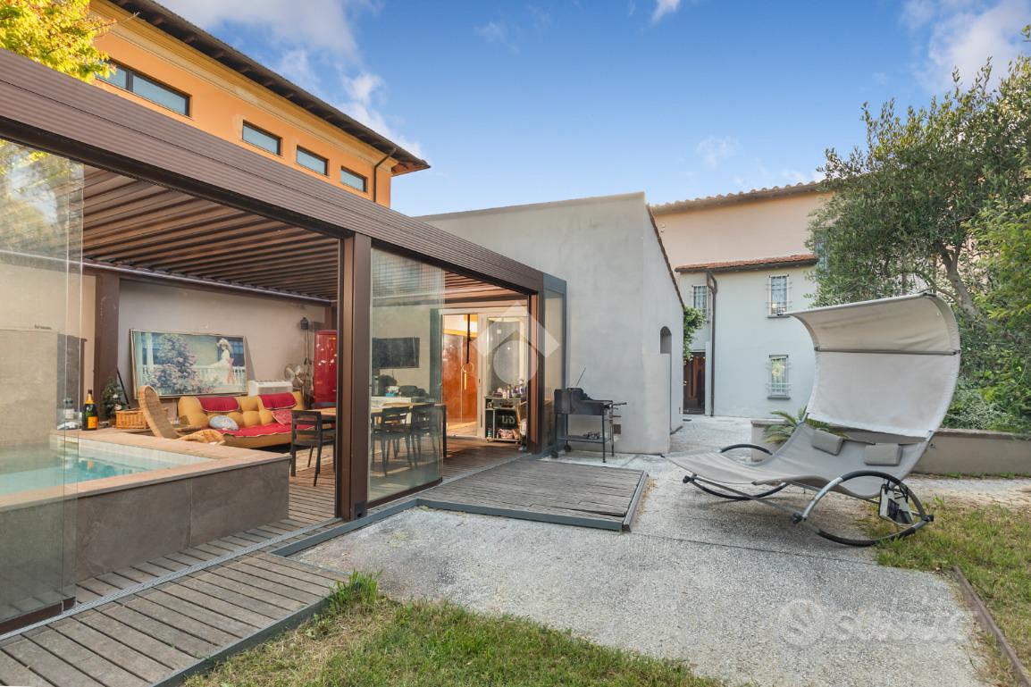 VILLA A SCHIERA A PISA