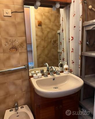 Mobile bagno completo con lavabo e specchio