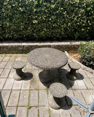 Tavolo da giardino e sgabelli in graniglia