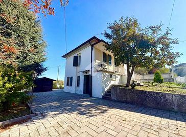 VILLA SINGOLA A LUGAGNANO VAL D'ARDA