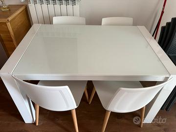 Tavolo in vetro allungabile