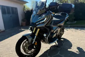 Honda X-ADV 750 come nuova strafull