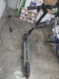 Monopattino elettrico ducati