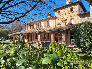 Casa indipendente di 330 m² con più di 5 locali e 