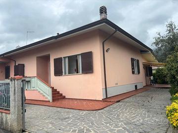 Villa di 130 m² con 3 locali a Massa
