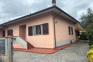 Villa di 130 m² con 3 locali a Massa
