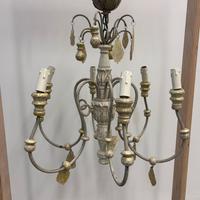 Lampadario in legno a 6 luci e gocce dorate