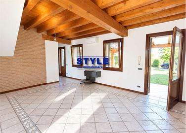 PORZIONE STORICA DI VILLA A SCHIERA RISTRUTTURATA