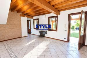 PORZIONE STORICA DI VILLA A SCHIERA RISTRUTTURATA