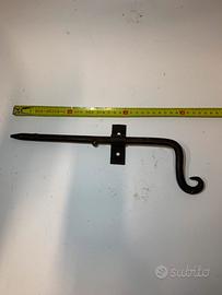 antico chiavistello  forgiato a caldo