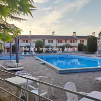 APPARTAMENTO CON GIARDINO PRIVATO E GARAGE