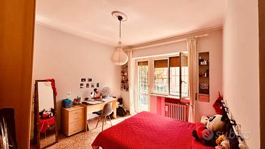 Stanza matrimoniale con balcone