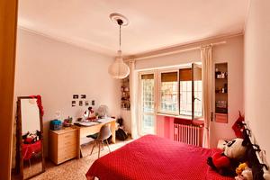 Stanza matrimoniale con balcone