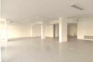 Ufficio open space con archivio