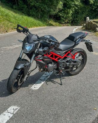 Benelli BN 125 2021 con scarico Dominator