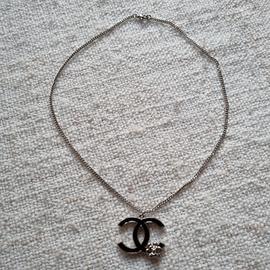 Collana Chanel con pendente CC