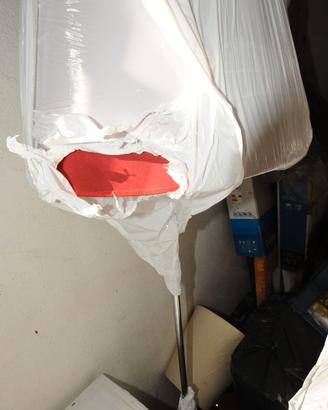 Piantana Luce Con Cappotta Rosso Vino Brillante