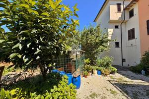 CASA SEMINDIPENDENTE A GUALDO TADINO