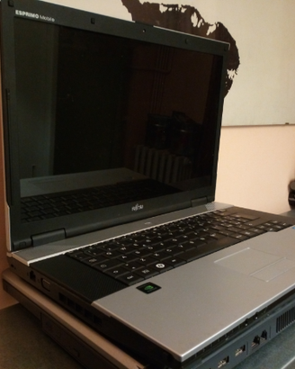 NoteBook fuijtsu Esprimo V6555