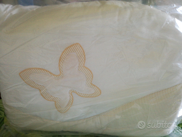 Paracolpi lettino e piumone coordinato