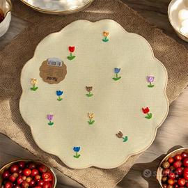 Tovaglietta ricamata a mano con tulipani