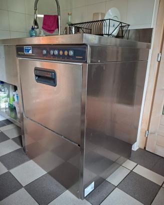 lavastoviglie professionale