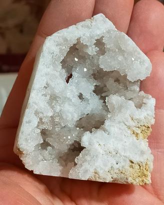 Geode di Quarzo Bianco Naturale 7x6cm 