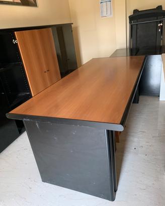 Scrivania lunga Mt. 2,00 larga 90 Cm