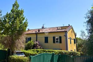 VILLA A SCHIERA A SIROLO