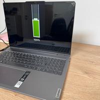 Notebook funzionante, schermo rotto – per pezzi