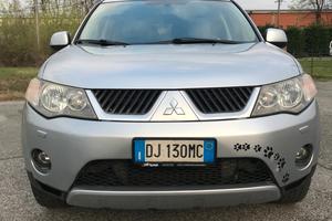 Mitsubishi Outlander 2.0 DI-D Instyle 7 p.ti DPF