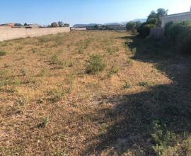 Terreno pianeggiante, confinante, recintato