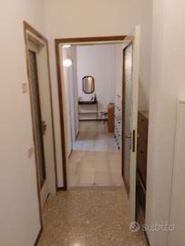 Stanza SINGOLA con BALCONE