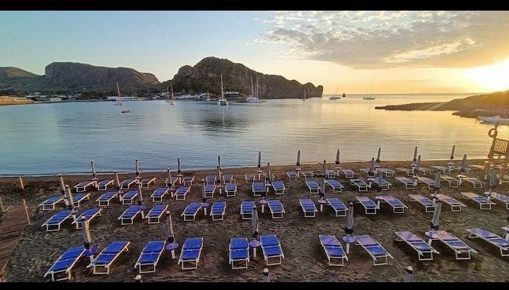 Lido Sabbie Nere - Vulcano