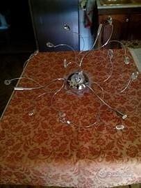 Plafoniera con mandorle di cristallo. 