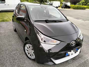 TOYOTA AYGO 1.0 XPlay BENZINA – 2021