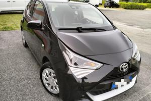 TOYOTA AYGO 1.0 XPlay BENZINA – 2021