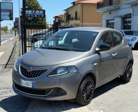 Lancia Ypsilon 1.0 FireFly 5 porte Hybrid Silver