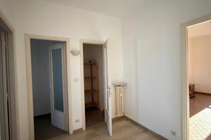 Ampio trilocale ristrutturato con box via B. Aires