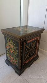 Comodino etnico in legno massello decori floreali