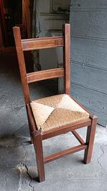 Sedie rustiche in legno massiccio