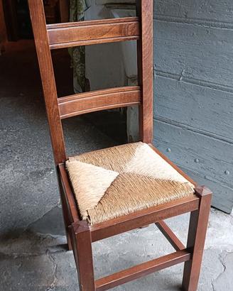 Sedie rustiche in legno massiccio