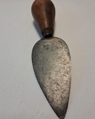 Antico coltello per parmigiano