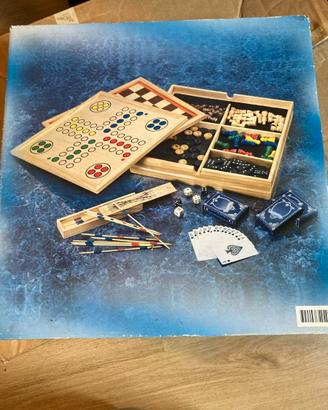 Raccolta di giochi da tavolo in legno